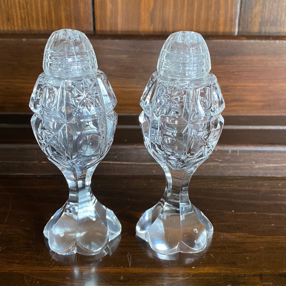 3/$22 - VTG Pretty Faceted Glass Salt & Pepper Shakers